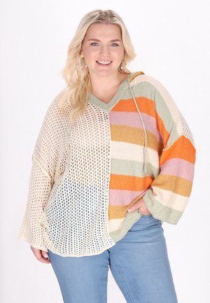 Poncho tricotat cu glugă, având modele îndrăznețe cu dungi în nuanțe de piersică, verde, portocalie și crem. Textură deschisă din plasă și croială lejeră.