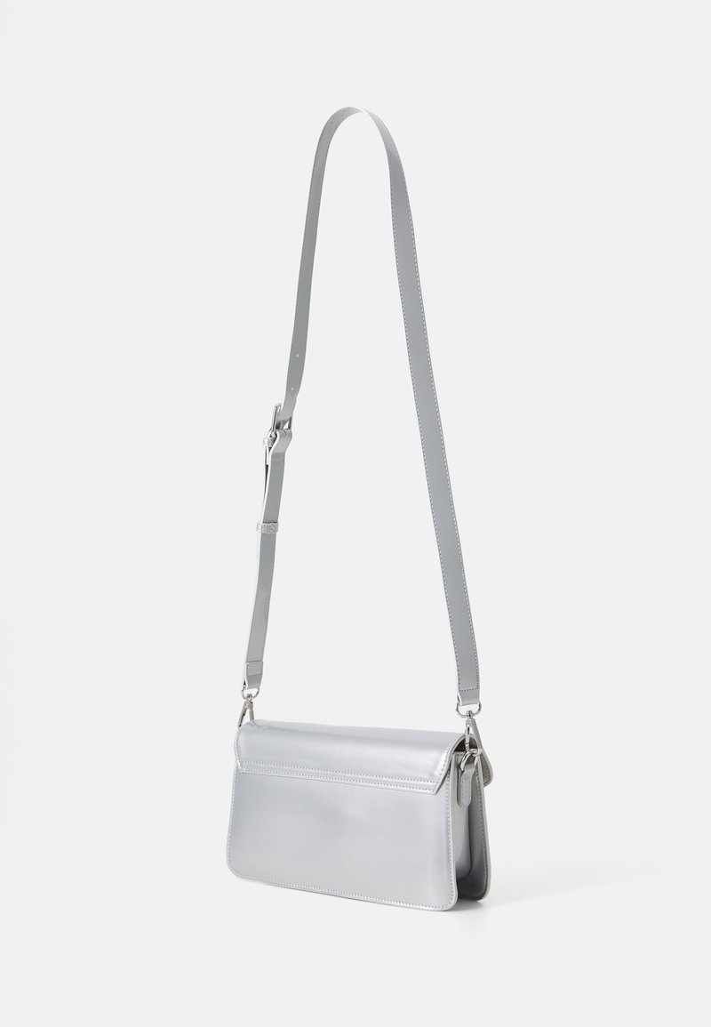 Valentino Geranium Pochette Femme Élégante - Sac Bandoulière Cuir Authentique Noir, Taille Unique