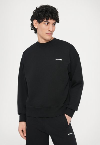 Melns sporta džemperis ar ribveida apkakli un aprocēm. Krūšu daļā neliels balts "BARROW" logotips. Matēta tekstūra, vaļīgs piegriezums.