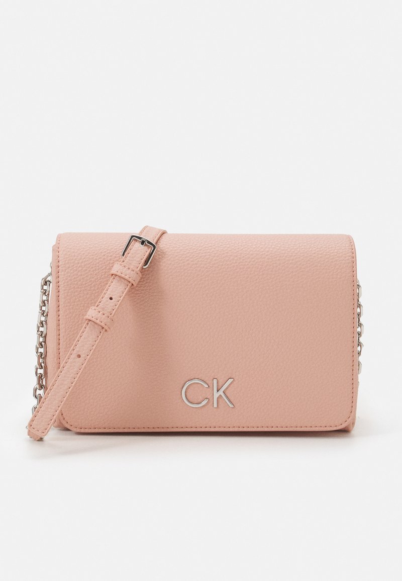 Calvin Klein RELOCK SHOULDER BAG FLAP Käsilaukku cafe au lait