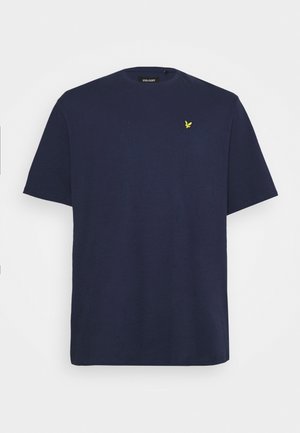 Marineblaues T-Shirt mit kurzen Ärmeln und Rundhalsausschnitt, mit kleinem gelbem Vogel-Logo auf der linken Brust und Markenetikett am Halsausschnitt.