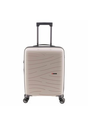 Hellbeiger Hartschalen-Kabinenkoffer mit schwarzem Teleskopgriff, vier drehbaren Rollen und strukturiertem Wellenmuster auf der Vorderseite.