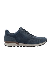 Baskets pour hommes bleu marine avec des panneaux en daim et en cuir, lacets noirs, semelle intermédiaire beige et accent marron au niveau du talon, présentées sur fond blanc.
