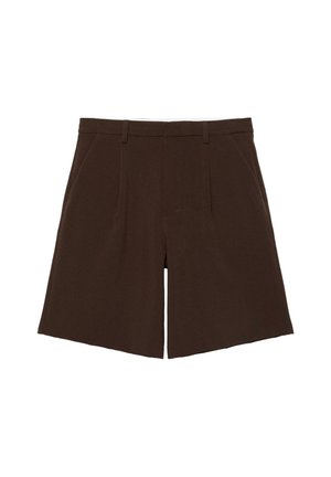 Ciemnobrązowe, do kolan, dopasowane szorty z szlufkami na pasek i plisami z przodu, pokazane na płasko na białym tle.