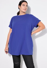 Studio Untold LONGLINE - Jednoduché tričko - blue violet