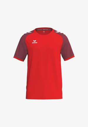 Camiseta deportiva roja con mangas burdeos, cuello redondo y logo blanco de Erima en el pecho y detalles en los hombros.