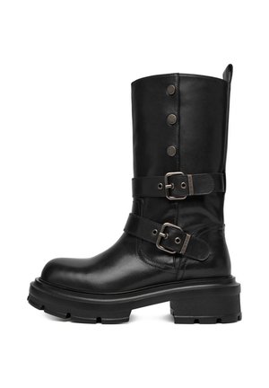 - Kozaki na platformie