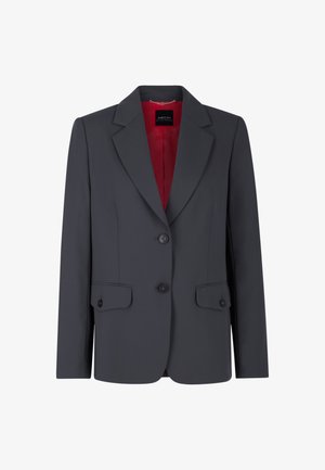 Grauer Blazer mit scharfen Revers, zwei Knöpfen und zwei Vorderentaschen. Gefüttertes Innenfutter aus rotem Stoff, taillierte Passform, glatte Textur.