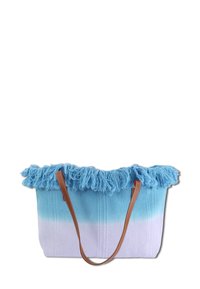 Gehaakte draagtas met een gradient van lichtpaars naar blauw, voorzien van een franjes blauwe bovenrand en bruine leren schouderbanden.