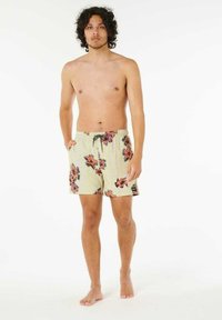 Costumi da bagno da uomo in tessuto giallo chiaro con motivo floreale in rosa e colori scuri. Presentano una vita elastica e tasche laterali.