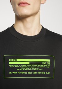HUGO DANFORD - T-shirt estampada - black