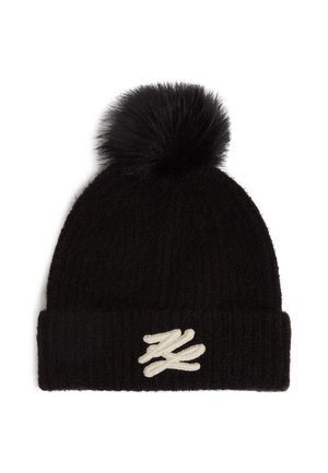 Zwarte gebreide beanie met een zachte pompon bovenop. Heeft een omgeslagen rand met een lichtgekleurde geborduurde patroon aan de voorkant.
