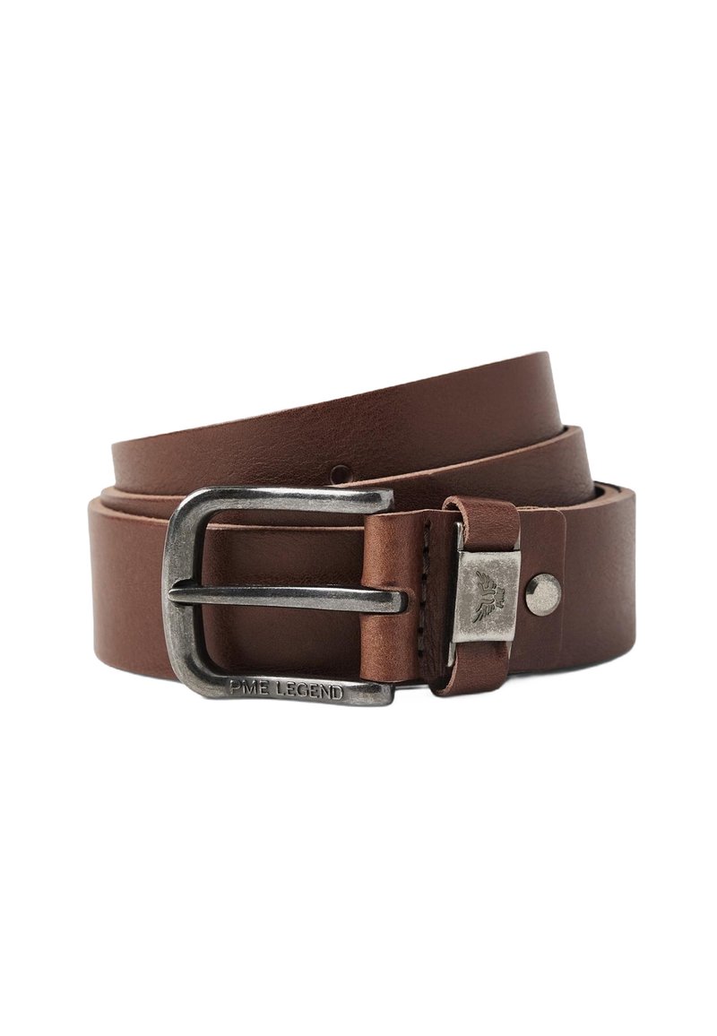 Ceinture en cuir marron avec une boucle en métal argenté, présentant une forme rectangulaire et des détails de couture visibles. Conçue avec une texture lisse.