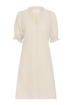 Bežs lina kleita ar V-veida kakla izgriezumu, saburzītām īsām puff piedurknēm un mazām volānu detaļām ap kakla izgriezumu un piedurkņu malām. A-līnijas siluets.