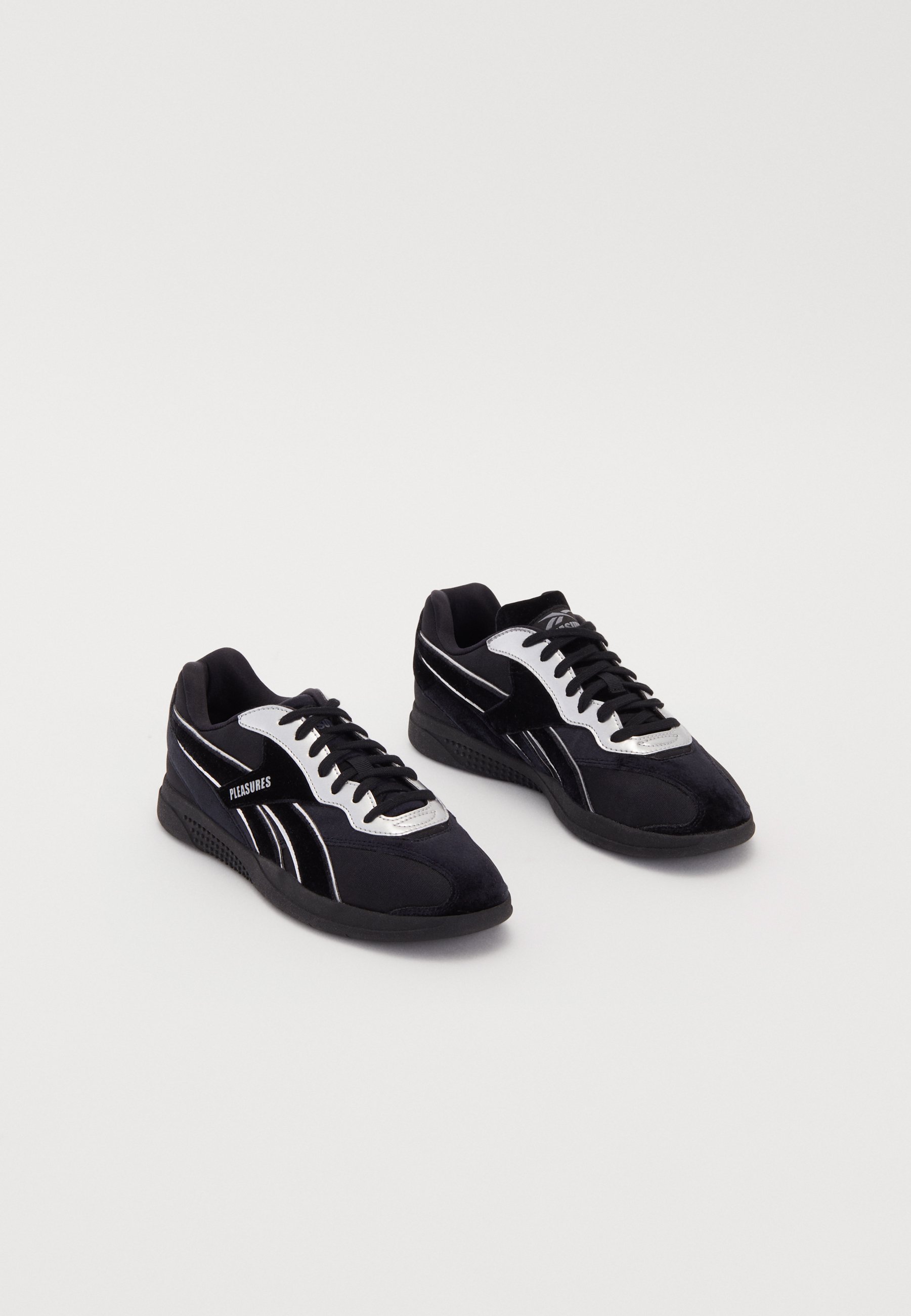 Reebok LTD PLEASURES HAMMER STREET UNISEX - Tenisky - black/silver 