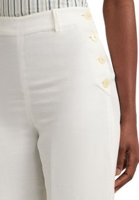 Lauren Ralph Lauren BASHRALLE CROPPED FLAT FRONT - Trousers - white