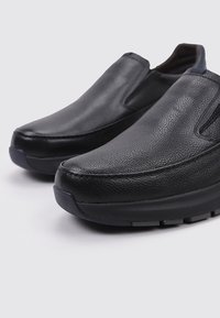 Fluchos Slipper - black