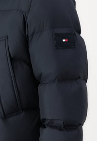 Tommy Hilfiger Πουπουλένιο μπουφάν - desert sky