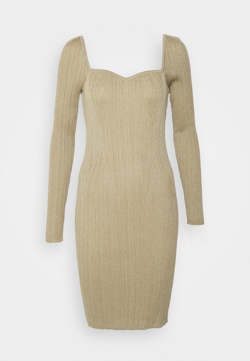 Vestuário de malha em bege claro com mangas longas, decote quadrado, textura canelada e uma silhueta justa que se afunila na cintura.