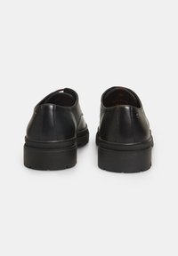 Bata Pantofi cu șiret - Black