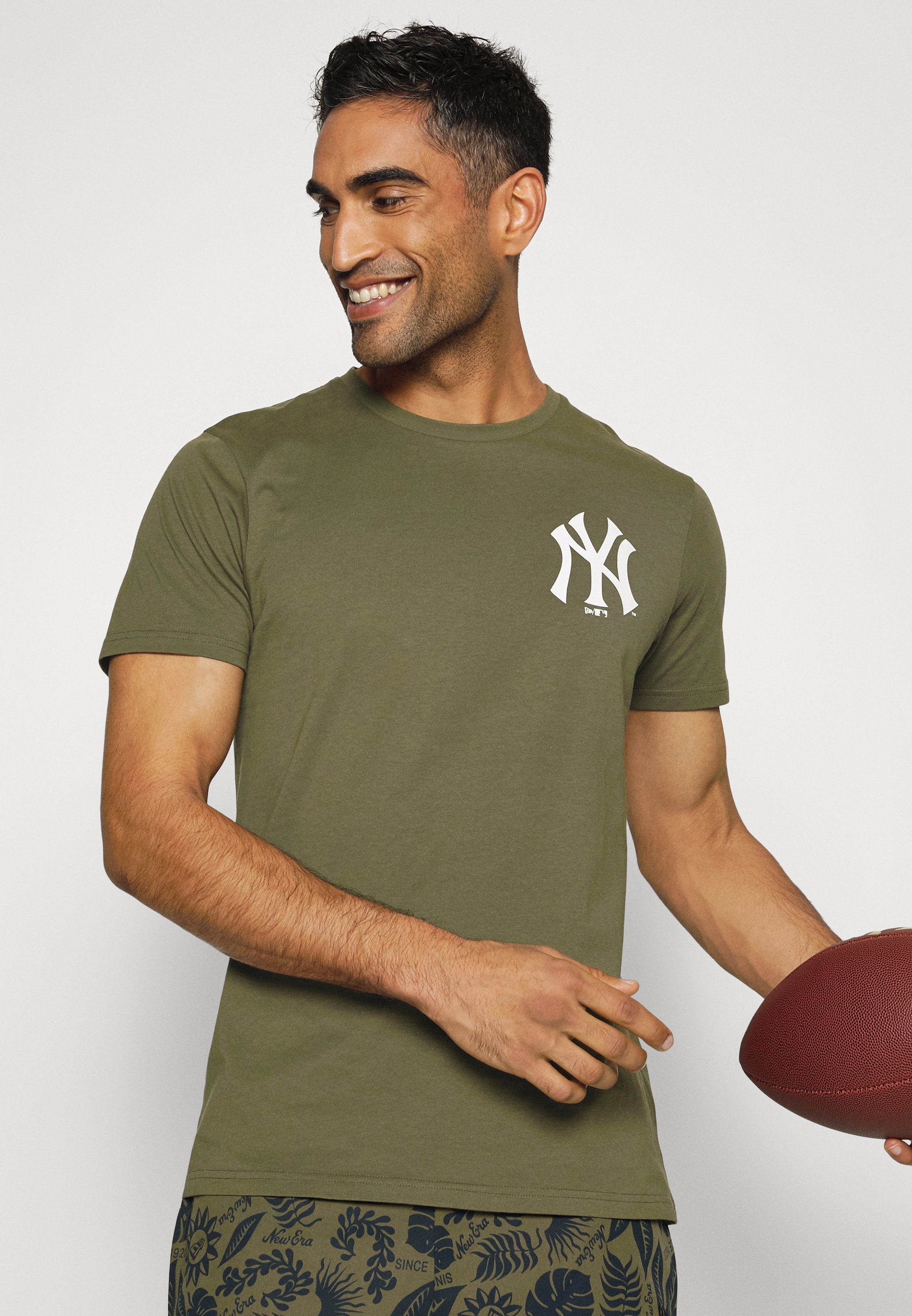New Era New York Yankees MLB Stadium Food Graphic Tee Sports Tshirt, Men's, Size: XXL, Khaki