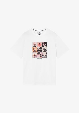 T-shirt blanc avec un collage graphique multicolore composé de neuf images abstraites et figuratives, avec le texte « Weekend Offender Admit Nothing » en dessous.