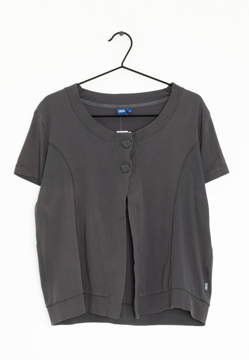 Cardigan gris foncé à manches courtes avec deux boutons devant, col rond et coutures latérales courbées, suspendu sur un cintre noir.