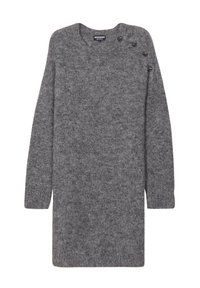 Grå stickad klänning med lång ärm, rundad hals och dekorativa knappar på vänster axel. Mjuk textur och knälång design.