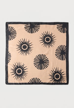 Sciarpa quadrata beige con bordo nero e motivi astratti di sole nero e esplosioni circolari distribuiti uniformemente sulla stoffa.