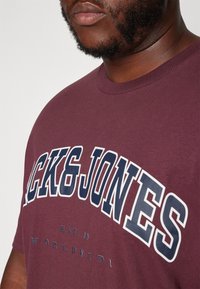 Jack & Jones JJECALEB VARSITY TEE NECK 3 PACK - T-shirts print - black/navyblazer/vineyardwine