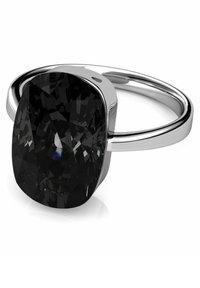 Schwarzer ovaler Edelsteinring mit einem polierten Silberband, das eine glatte Zargenfassung aufweist. Reflexive Flächen betonen das geometrische Design.