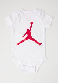 Bodysuit blanc pour bébé avec un grand graphique de silhouette "Jumpman" rouge. Manches courtes, col rond et pressions en bas.