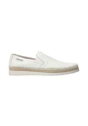 Chaussure blanche en cuir sans lacets avec dessus texturé, détail de milieu de semelle beige tissé et semelle en caoutchouc plate.