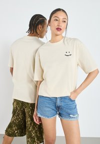 YOURTURN - UNISEX - Basic T-shirt - oatmeal Thumbnail Image 1