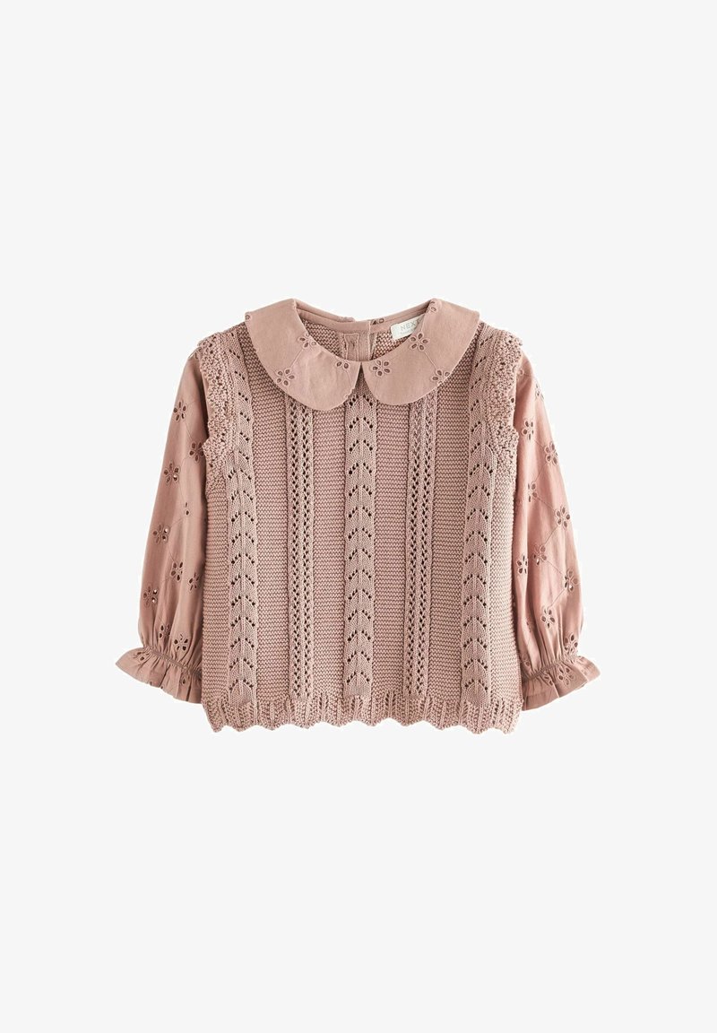 Haut bébé rose à manches longues avec panneau avant en maille, manches brodées de motifs floraux, poignets à volants et col rond avec détails découpés en forme de fleurs.