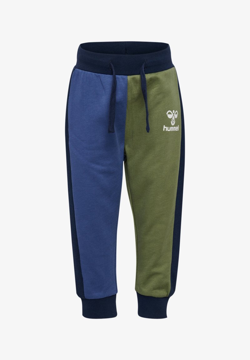 Blauwe en groene color-blocked joggers met elastische tailleband, trekkoord en logo-accent, gemaakt van zachte katoenstof.