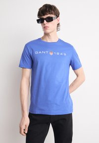GANT PRINTED GRAPHIC - T-shirt med print - rich blue