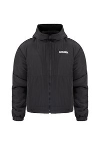 Czarna kurtka puchowa z zamkiem z przodu, regulowanym kapturem, elastycznymi mankietami i miękką podszewką. Na klatce piersiowej znajduje się białe logo.