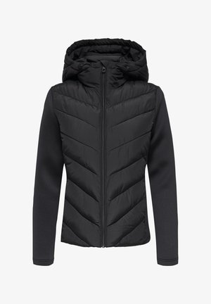 Musta hybridi takki, jossa on tikattu etuosa, pehmeät pitkät hihat, täysi vetoketju ja säädettävä huppu.