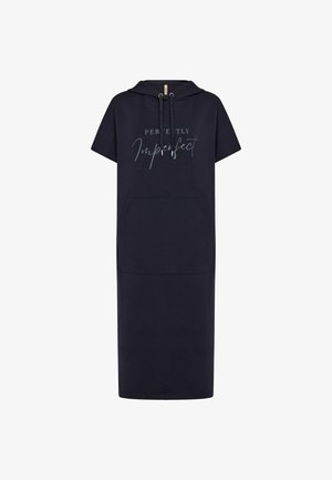 Robe à capuche bleu marine foncé avec des manches courtes, une poche avant et un cordon de serrage. Présente le texte "Parfaitement imparfait" en bleu clair.