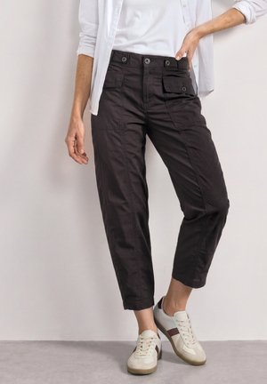 Street One HIGH WAIST BARREL LEG HOSE IM CASUAL FIT - Stoffhose - black coffee