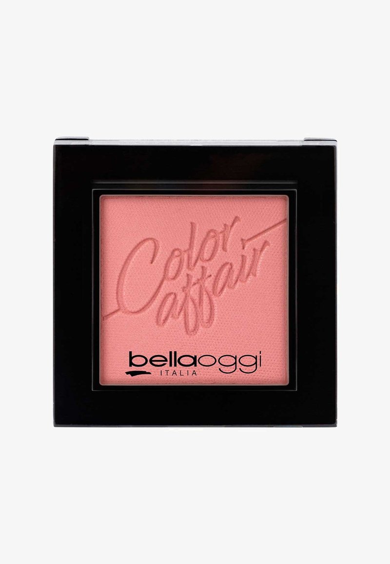 Compattino di blush rosa chiaro con superficie testurizzata. Presenta una custodia quadrata nera e un design inciso con la scritta "Color Affair". Visibile il marchio Bellaoggi Italia.