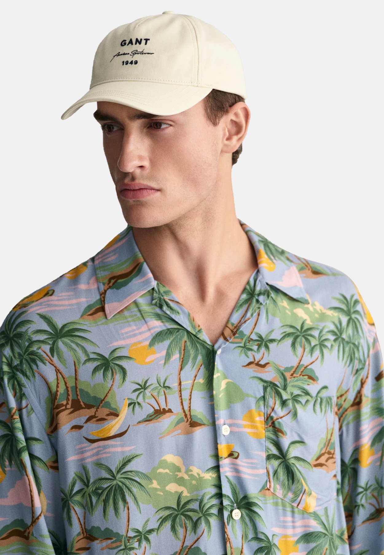 RELAXED FIT HAWAIIAN SHORT SLEEVE