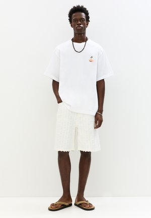 PULL&BEAR WITH EMBROIDERED VASE  - Print T-shirt - white