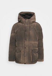 Brązowa pikowana kurtka puchowa z kapturem, z pikowaną teksturą, czarną podszewką oraz dwoma przednimi kieszeniami na zatrzaski.