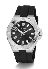 Orologio con cinturino in gomma nera e cassa in acciaio inox argentato, quadrante nero rotondo, marcatori delle ore bianchi in evidenza e grandi numeri accentuati.