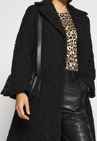 Dorothy Perkins Svetr - camel