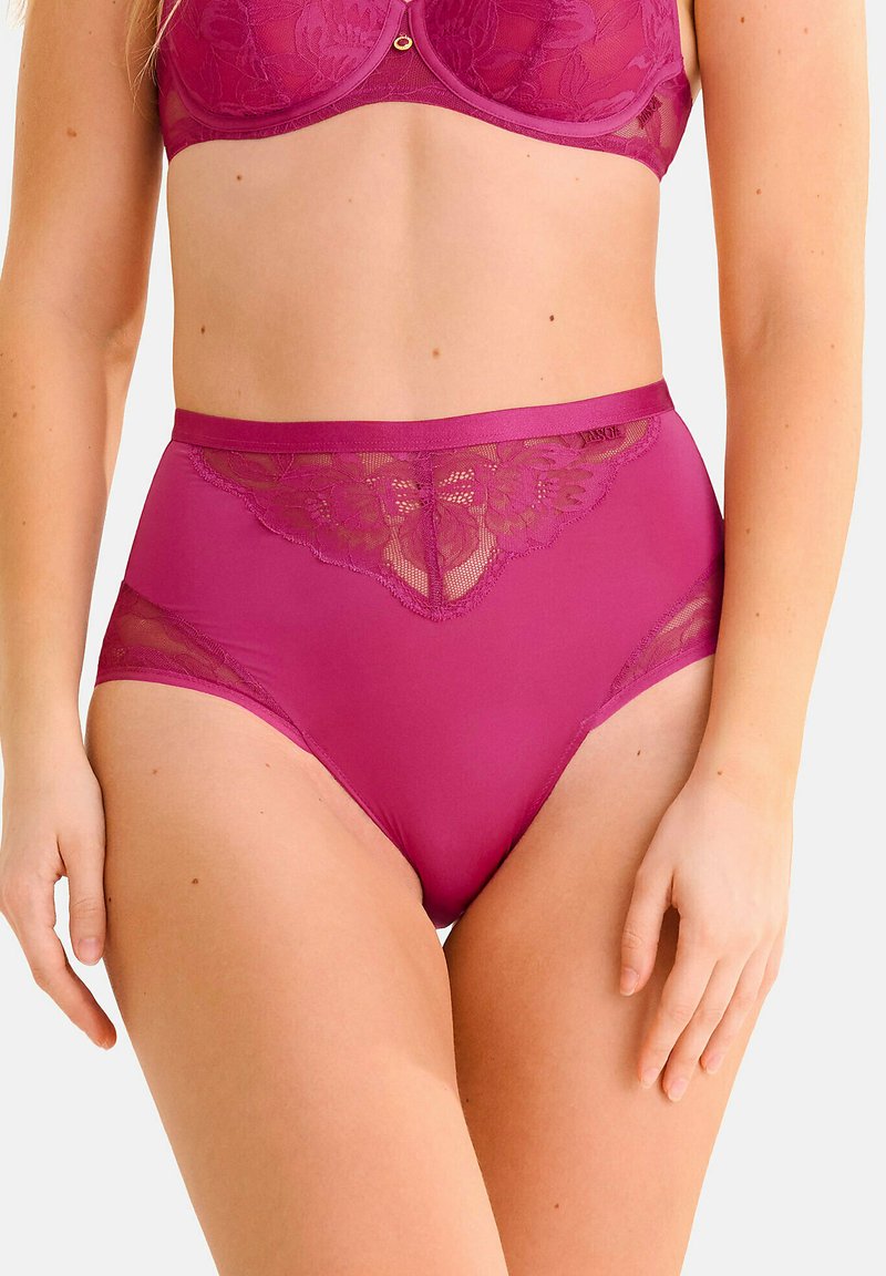 Lingerie taille haute en magenta vibrant avec des détails en dentelle transparente à l'avant et sur les côtés, tissu lisse et taille en satin.