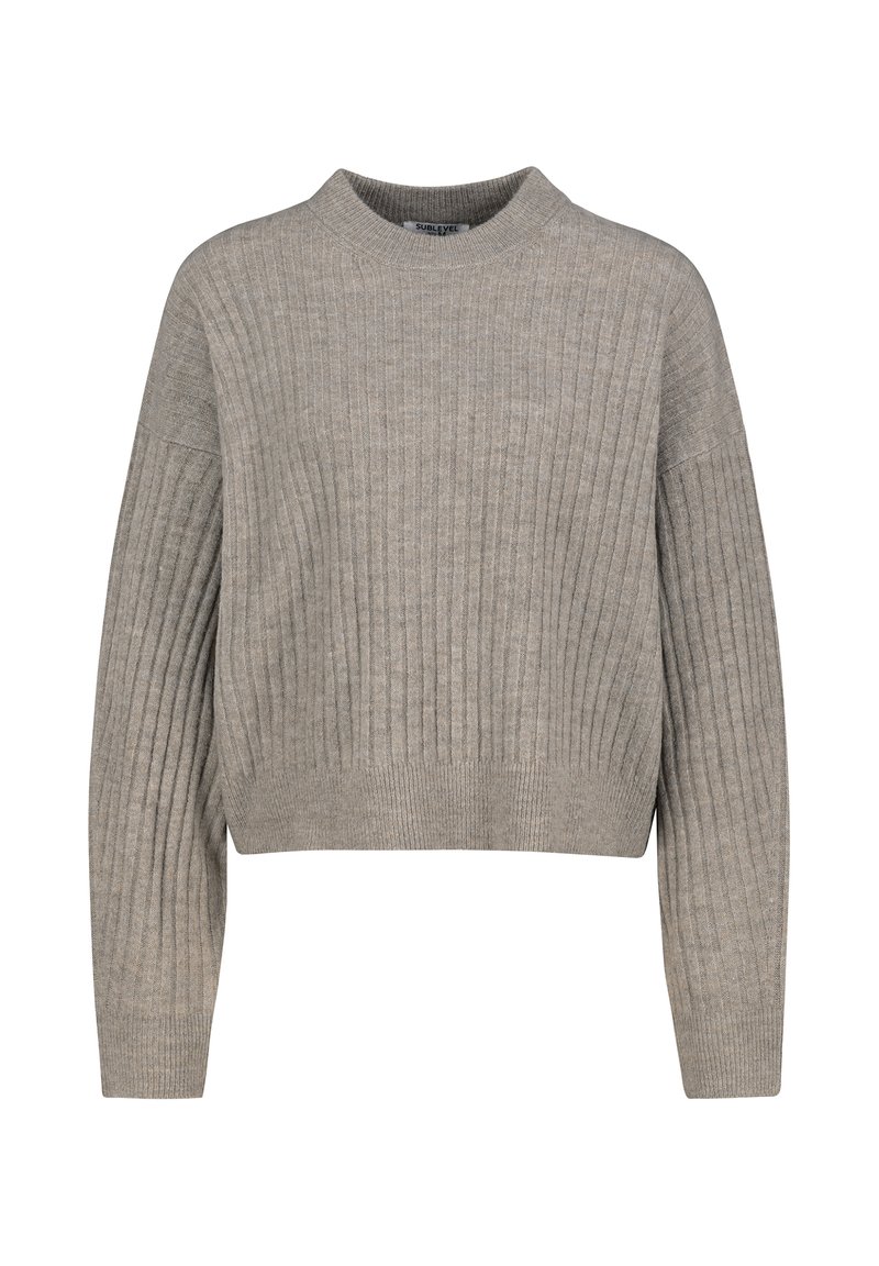 Hellbrauner, gerippter Strickpullover mit langen Ärmeln und Rundhalsausschnitt, der eine leicht verkürzte, lässige Passform aufweist.
