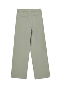 Pantalons larges vert clair avec une texture lisse, présentant une coupe ajustée, deux poches arrière et des ourlets soigneusement finis.